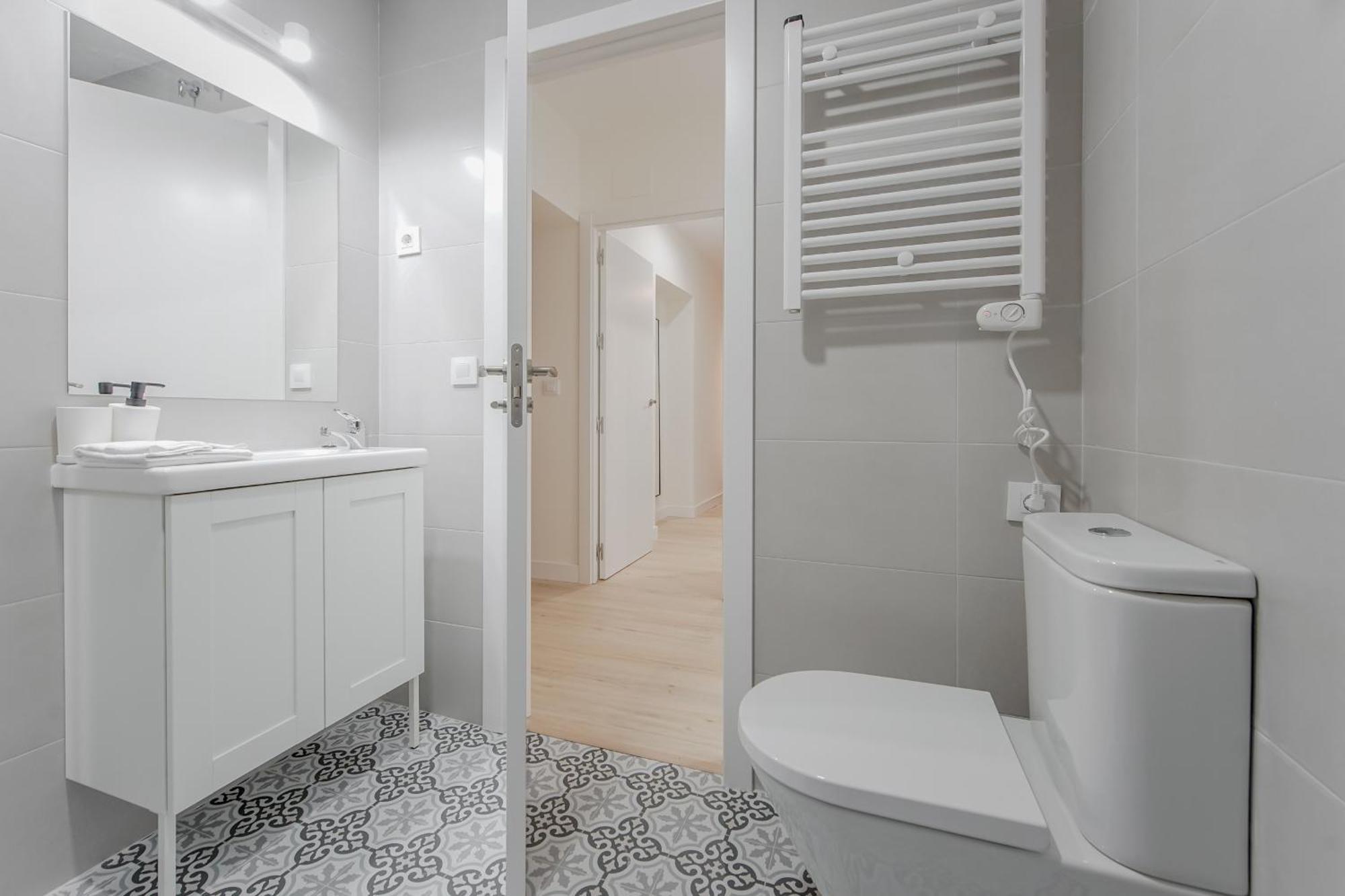 Modern Apt Para 6Pax En La Plaza De Tirso-Centro E1 Madrid Ngoại thất bức ảnh