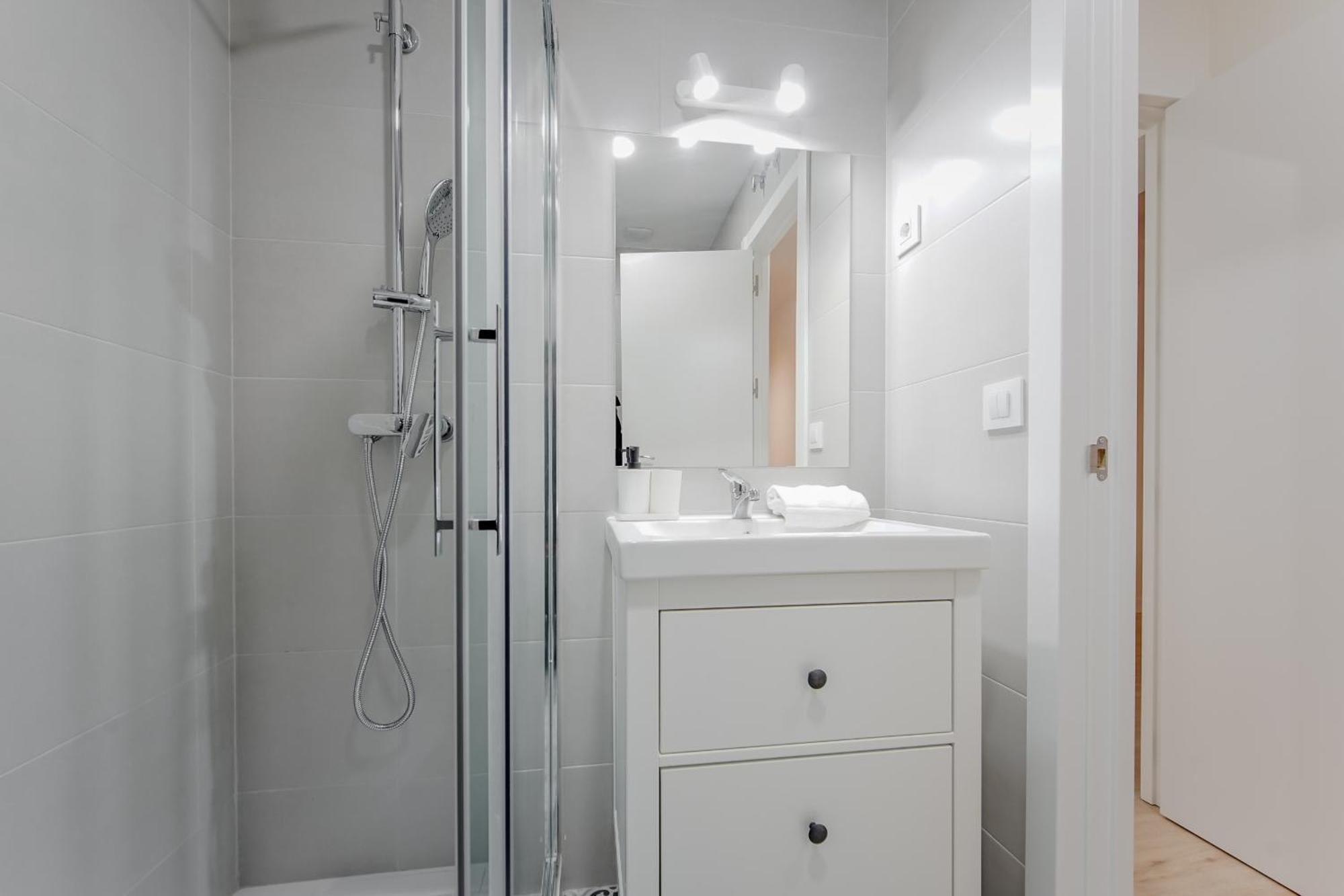 Modern Apt Para 6Pax En La Plaza De Tirso-Centro E1 Madrid Ngoại thất bức ảnh